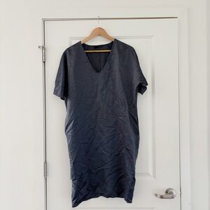 Obakki Short Sleeve Shift Dress V-Neck Minimalist